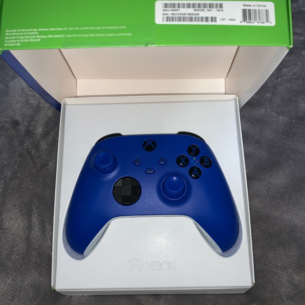 Current & Next Generation Xbox Controllers - Picture 3 of 3